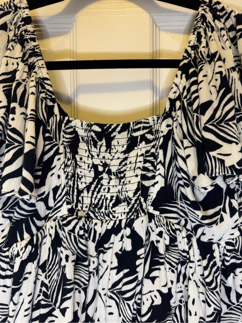 Salty Crew Tropical Palm Print Puff Sleeve Mini Dress Medium Black White - Picture 8 of 10